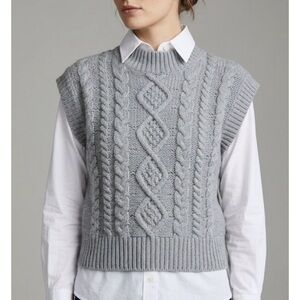 Wilfred Light Gray Cable-Knit Sleeveless Crewneck Sweater Vest